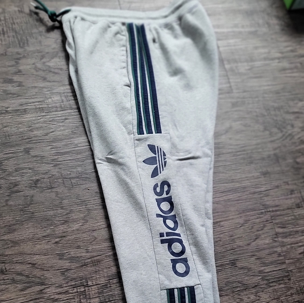 Adidas set - Picture 2 of 4